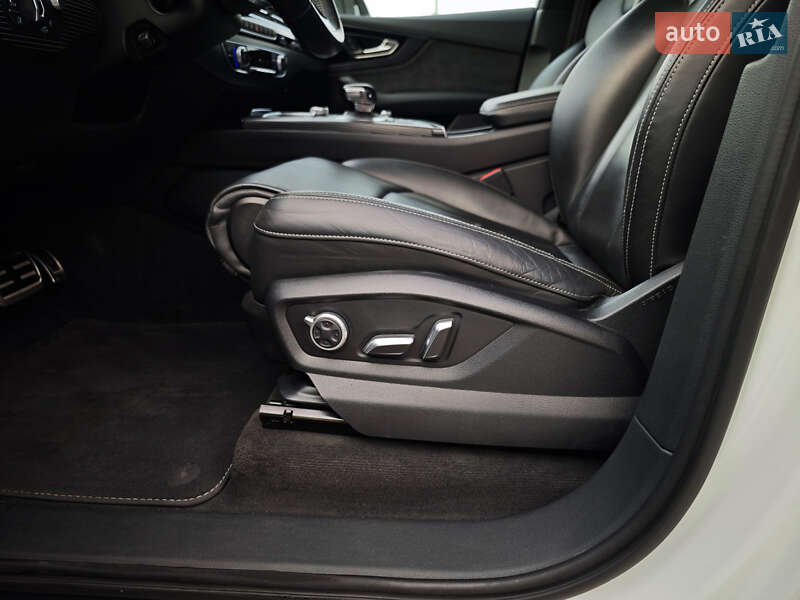 Позашляховик / Кросовер Audi Q7 2016 в Дубні