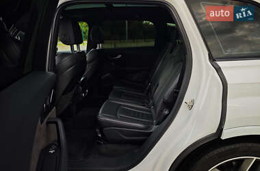Внедорожник / Кроссовер Audi Q7 2016 в 