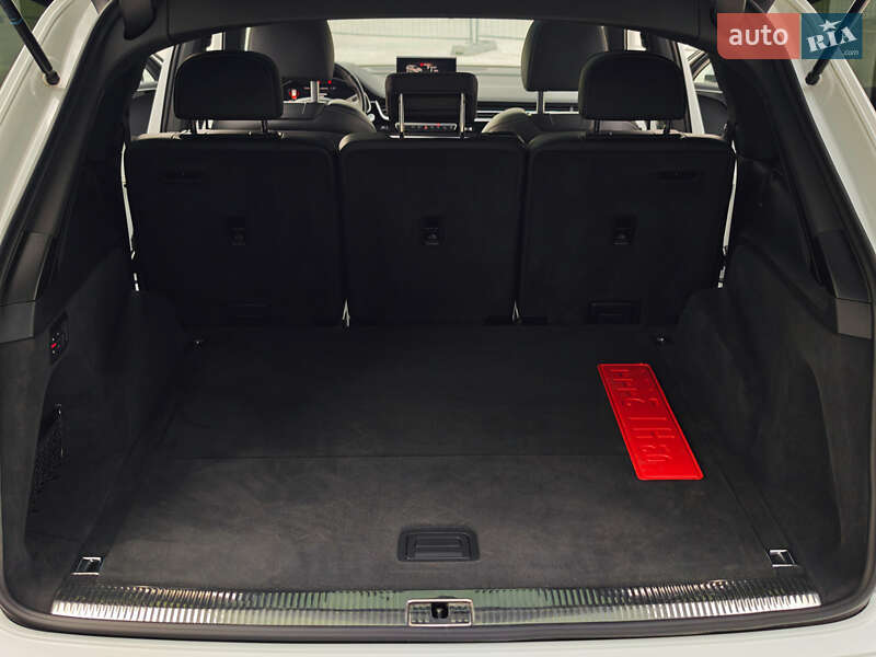 Позашляховик / Кросовер Audi Q7 2016 в Дубні