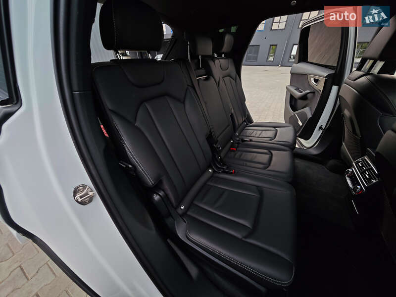 Позашляховик / Кросовер Audi Q7 2016 в Дубні