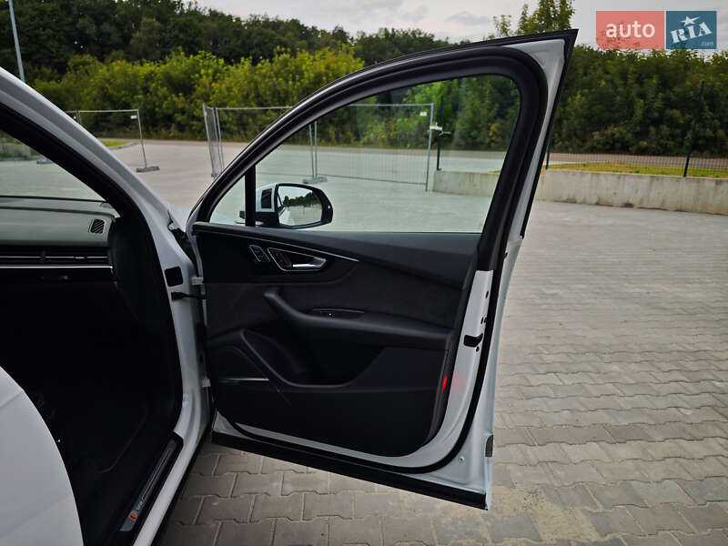 Позашляховик / Кросовер Audi Q7 2016 в Дубні