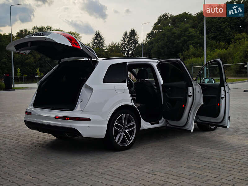 Позашляховик / Кросовер Audi Q7 2016 в Дубні