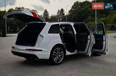 Внедорожник / Кроссовер Audi Q7 2016 в 