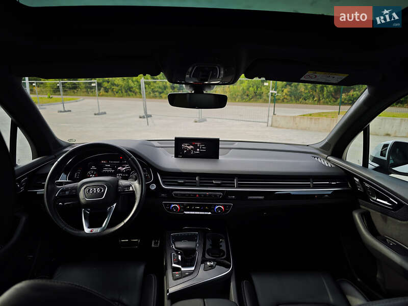 Позашляховик / Кросовер Audi Q7 2016 в Дубні