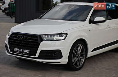 Внедорожник / Кроссовер Audi Q7 2016 в 