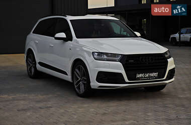 Внедорожник / Кроссовер Audi Q7 2016 в 