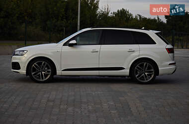 Внедорожник / Кроссовер Audi Q7 2016 в 