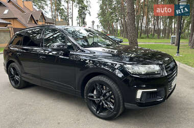 Внедорожник / Кроссовер Audi Q7 2016 в 