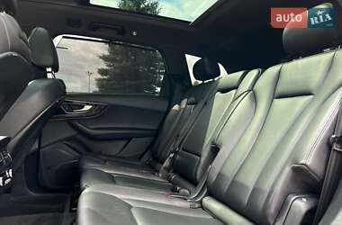 Внедорожник / Кроссовер Audi Q7 2017 в 