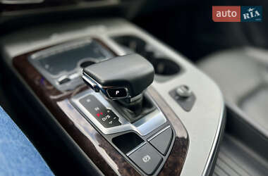 Внедорожник / Кроссовер Audi Q7 2019 в 