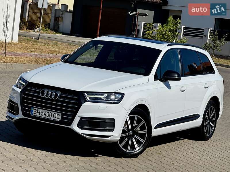 Внедорожник / Кроссовер Audi Q7 2017 в 