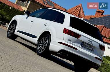Внедорожник / Кроссовер Audi Q7 2017 в 