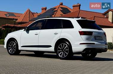 Внедорожник / Кроссовер Audi Q7 2017 в 