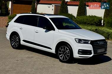 Внедорожник / Кроссовер Audi Q7 2017 в 