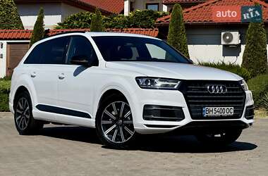 Внедорожник / Кроссовер Audi Q7 2017 в 