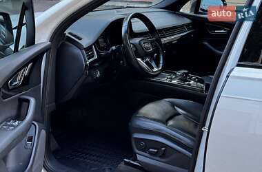 Внедорожник / Кроссовер Audi Q7 2017 в 