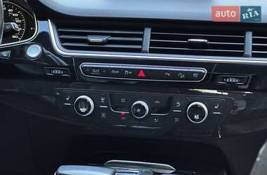 Внедорожник / Кроссовер Audi Q7 2017 в 