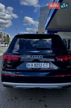 Внедорожник / Кроссовер Audi Q7 2016 в 
