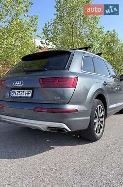Внедорожник / Кроссовер Audi Q7 2015 в 