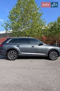 Внедорожник / Кроссовер Audi Q7 2015 в 