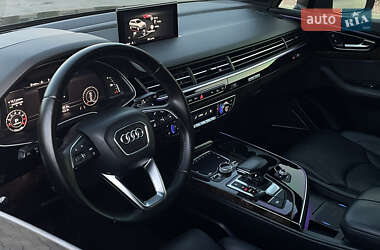 Внедорожник / Кроссовер Audi Q7 2017 в 