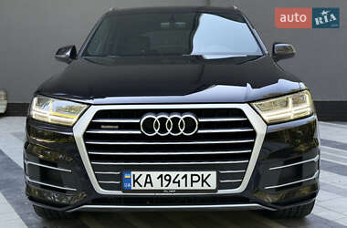Позашляховик / Кросовер Audi Q7 2015 в 