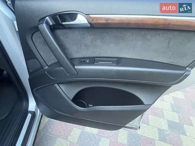 Позашляховик / Кросовер Audi Q7 2009 в Миргороді