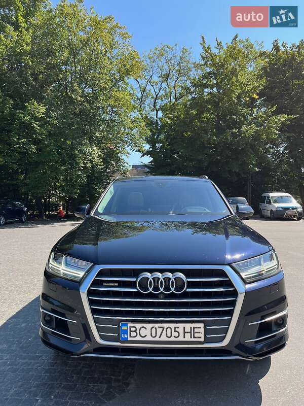 Внедорожник / Кроссовер Audi Q7 2017 в 