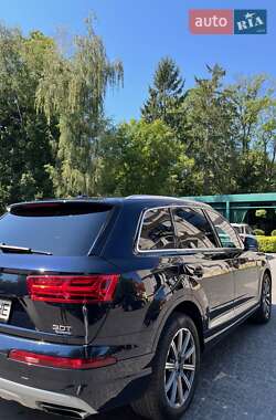 Внедорожник / Кроссовер Audi Q7 2017 в 