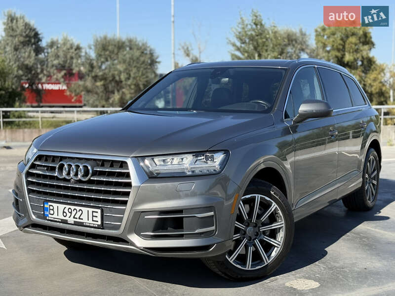 Внедорожник / Кроссовер Audi Q7 2016 в 
