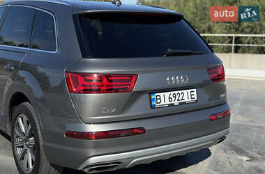 Внедорожник / Кроссовер Audi Q7 2016 в 