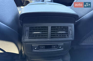 Внедорожник / Кроссовер Audi Q7 2016 в 