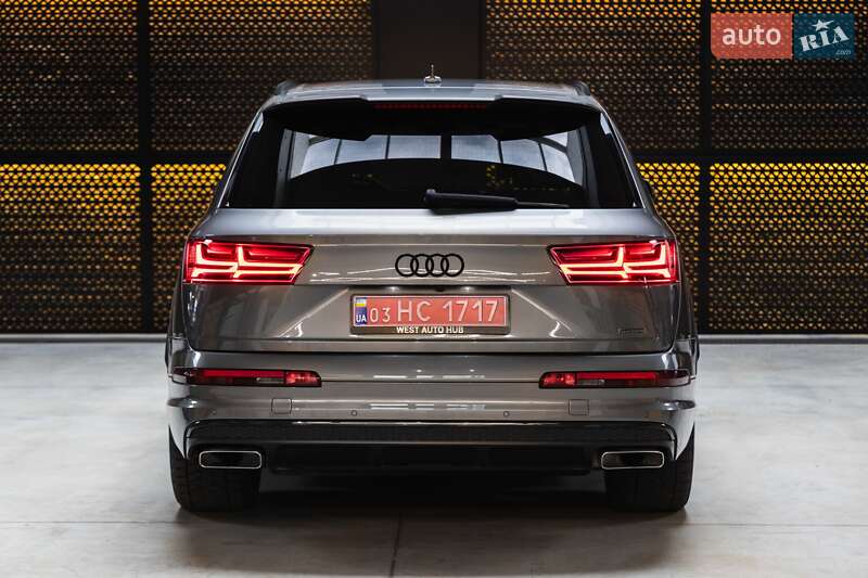 Позашляховик / Кросовер Audi Q7 2017 в Луцьку