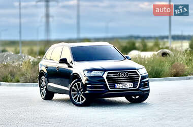 Позашляховик / Кросовер Audi Q7 2016 в 