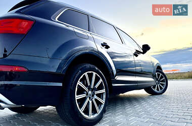 Позашляховик / Кросовер Audi Q7 2016 в 