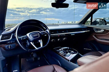 Позашляховик / Кросовер Audi Q7 2016 в 
