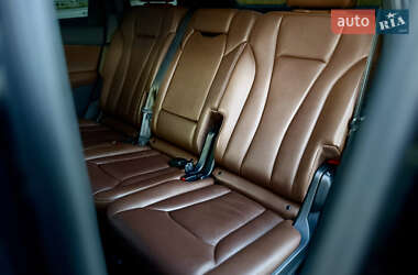 Позашляховик / Кросовер Audi Q7 2016 в 