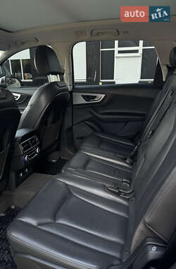 Внедорожник / Кроссовер Audi Q7 2018 в 