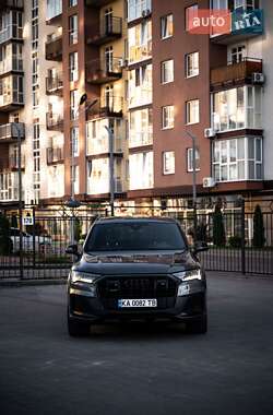 Позашляховик / Кросовер Audi Q7 2019 в 