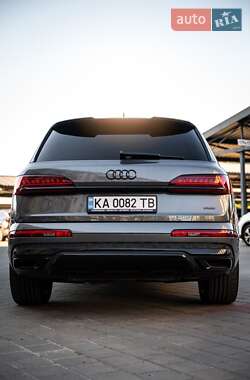 Позашляховик / Кросовер Audi Q7 2019 в 