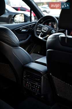 Позашляховик / Кросовер Audi Q7 2019 в 