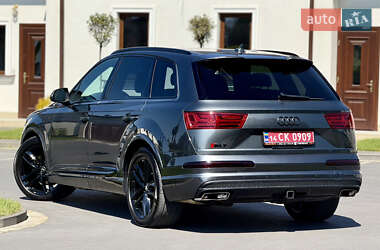 Внедорожник / Кроссовер Audi Q7 2017 в 
