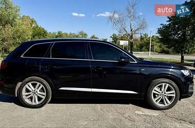Позашляховик / Кросовер Audi Q7 2016 в 