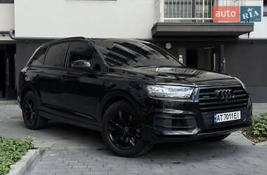 Внедорожник / Кроссовер Audi Q7 2016 в 