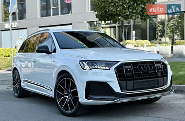 Внедорожник / Кроссовер Audi Q7 2021 в 