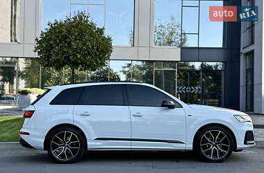 Внедорожник / Кроссовер Audi Q7 2021 в 