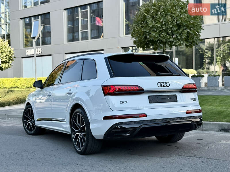 Позашляховик / Кросовер Audi Q7 2021 в Львові