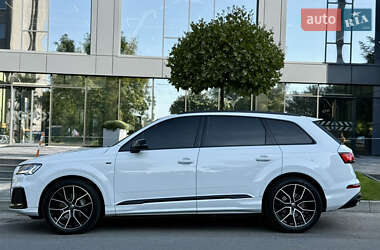 Внедорожник / Кроссовер Audi Q7 2021 в 
