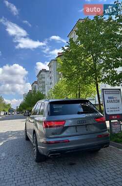 Внедорожник / Кроссовер Audi Q7 2016 в 