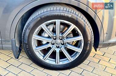 Позашляховик / Кросовер Audi Q7 2019 в 
